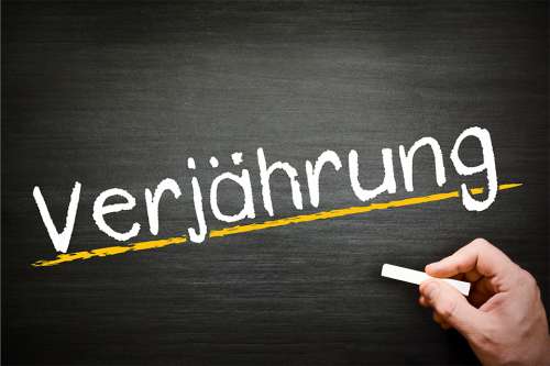 Foto: Verjährung auf eine Tafel mit Kreide geschrieben